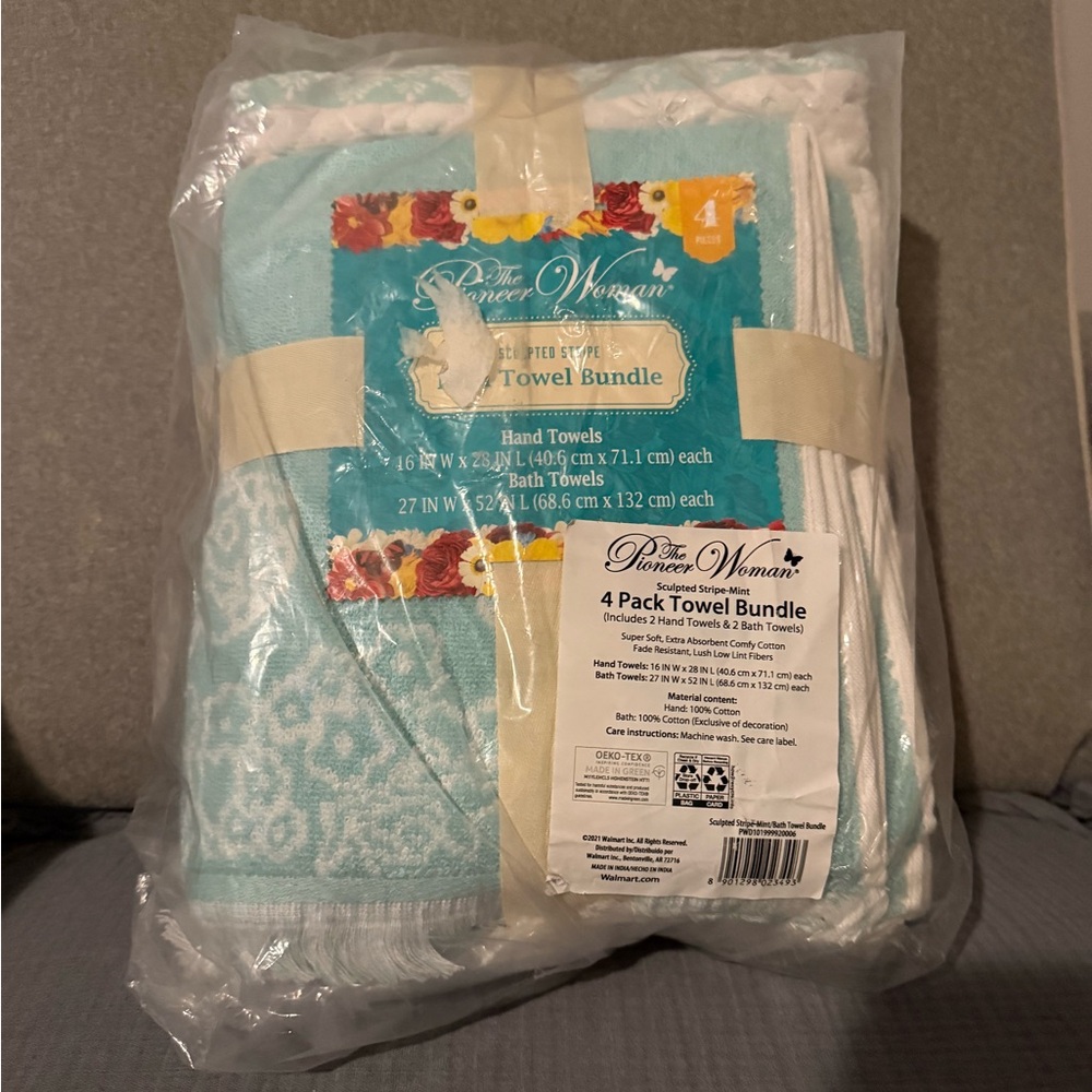 The Pioneer Woman Blue and White Towel Bundle